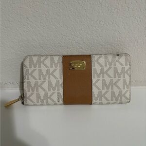 Michael Kors Cream & Tan Signature Zip Wallet
